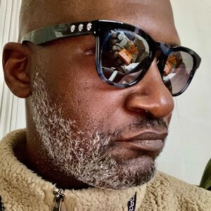 Exciting John Varvatos textured blue and blk  3 skull UV sunglasses